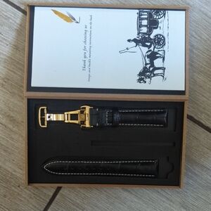 Elegant Black and Gold Women's Watch Stral
